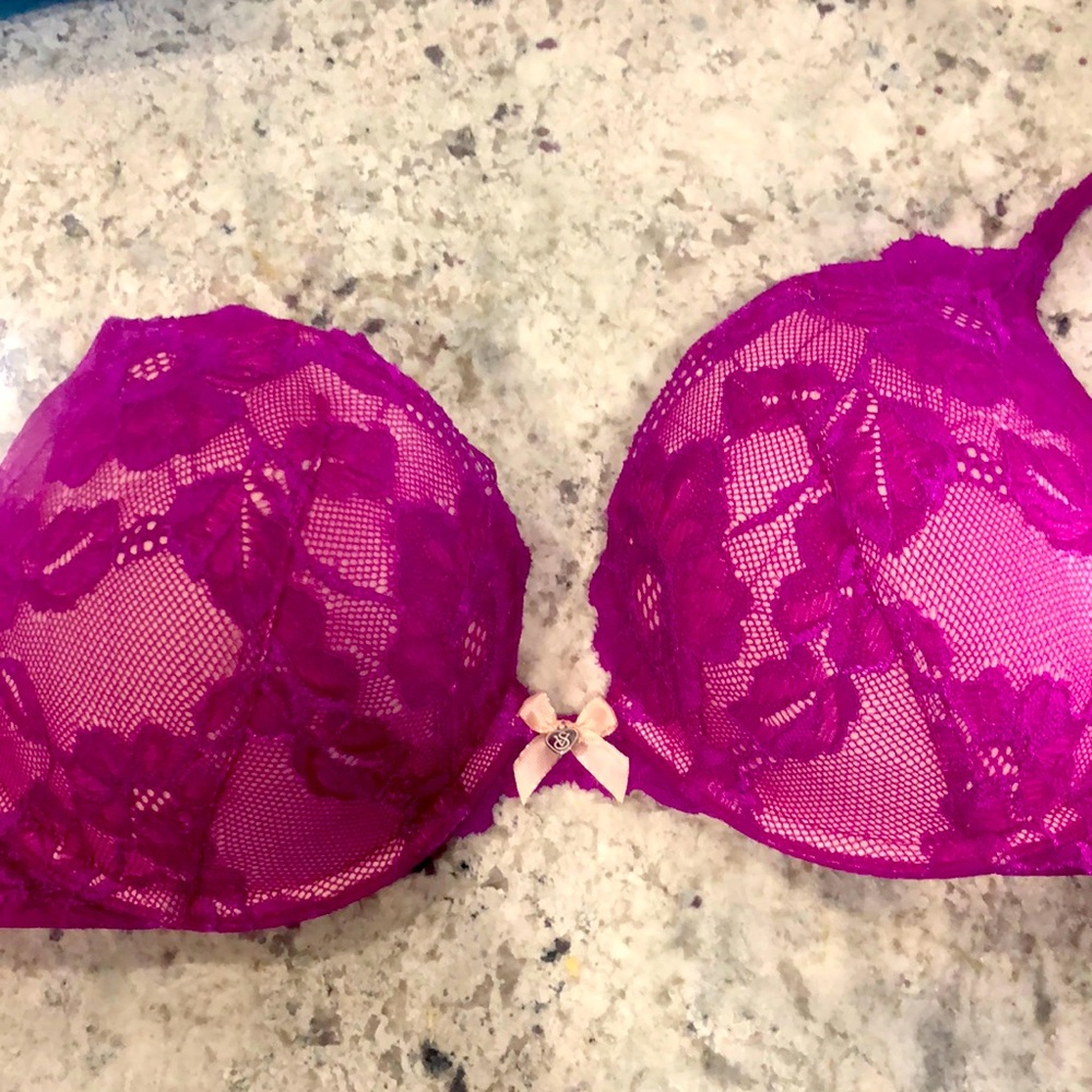 Victoria’s Secret bra - like NEW!